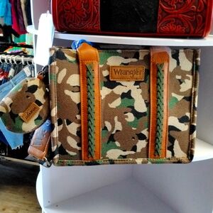 Wrangler Camo Print Tote/Crossbody -Green